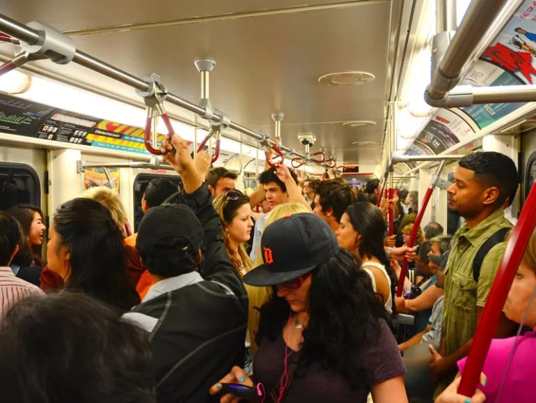 Para evitar contagios en el transporte es importante el lavado de manos