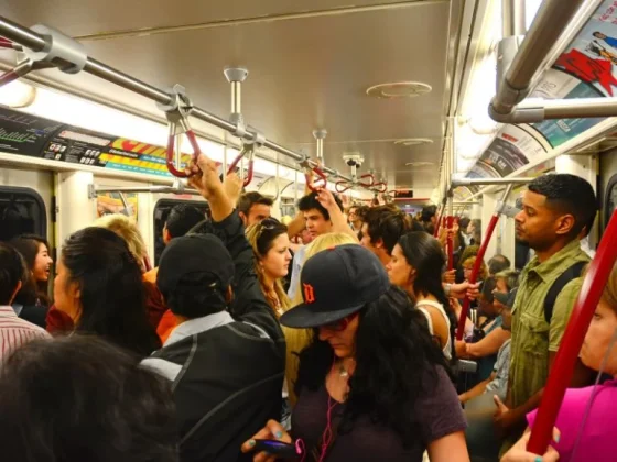 Para evitar contagios en el transporte es importante el lavado de manos